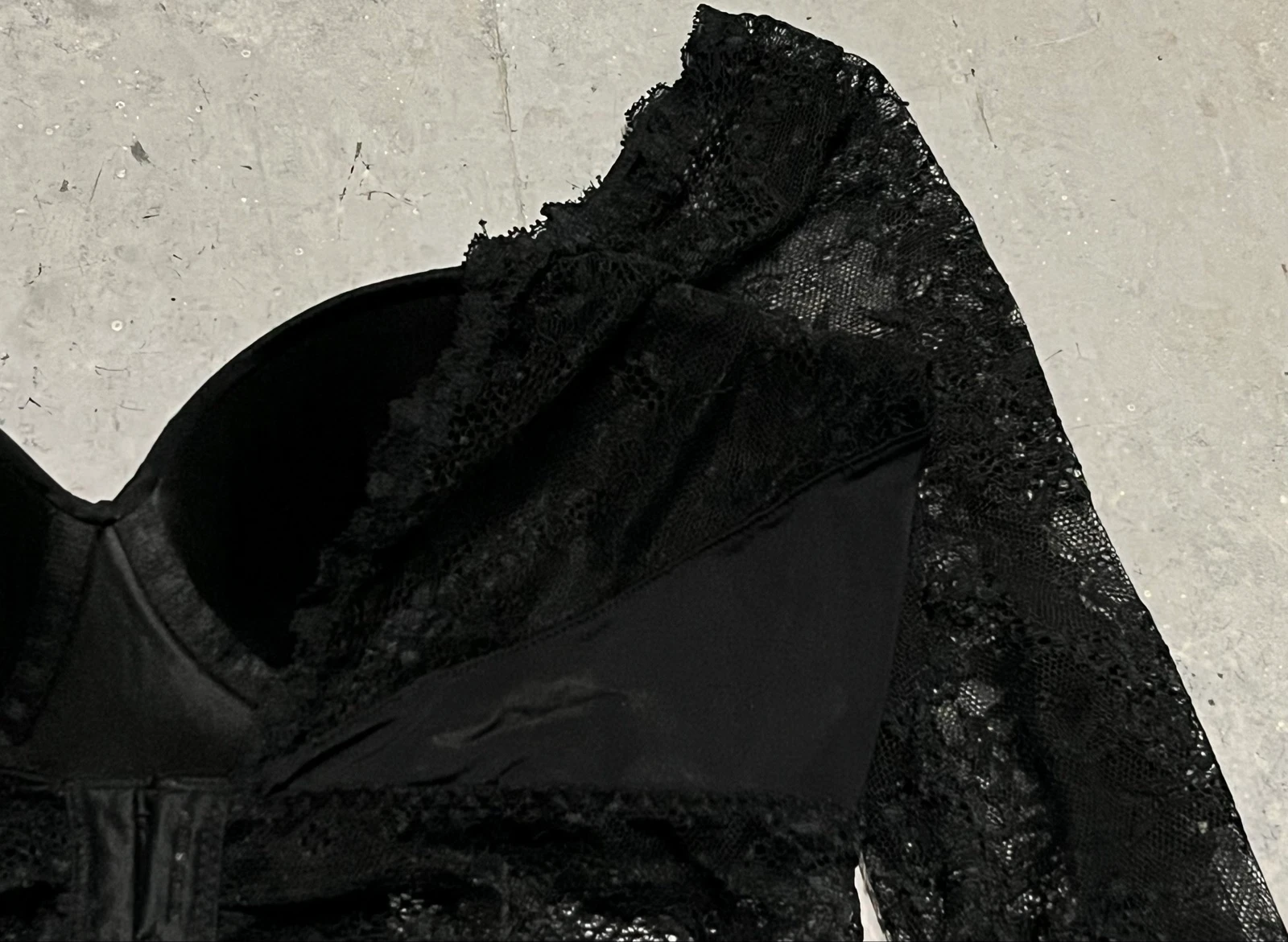 Top cropped preto com mangas de renda – photo 13
